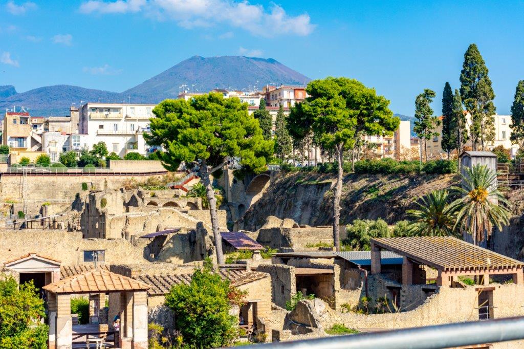 Acceso al yacimiento de Herculano cerca de la estación Ercolano Scavi