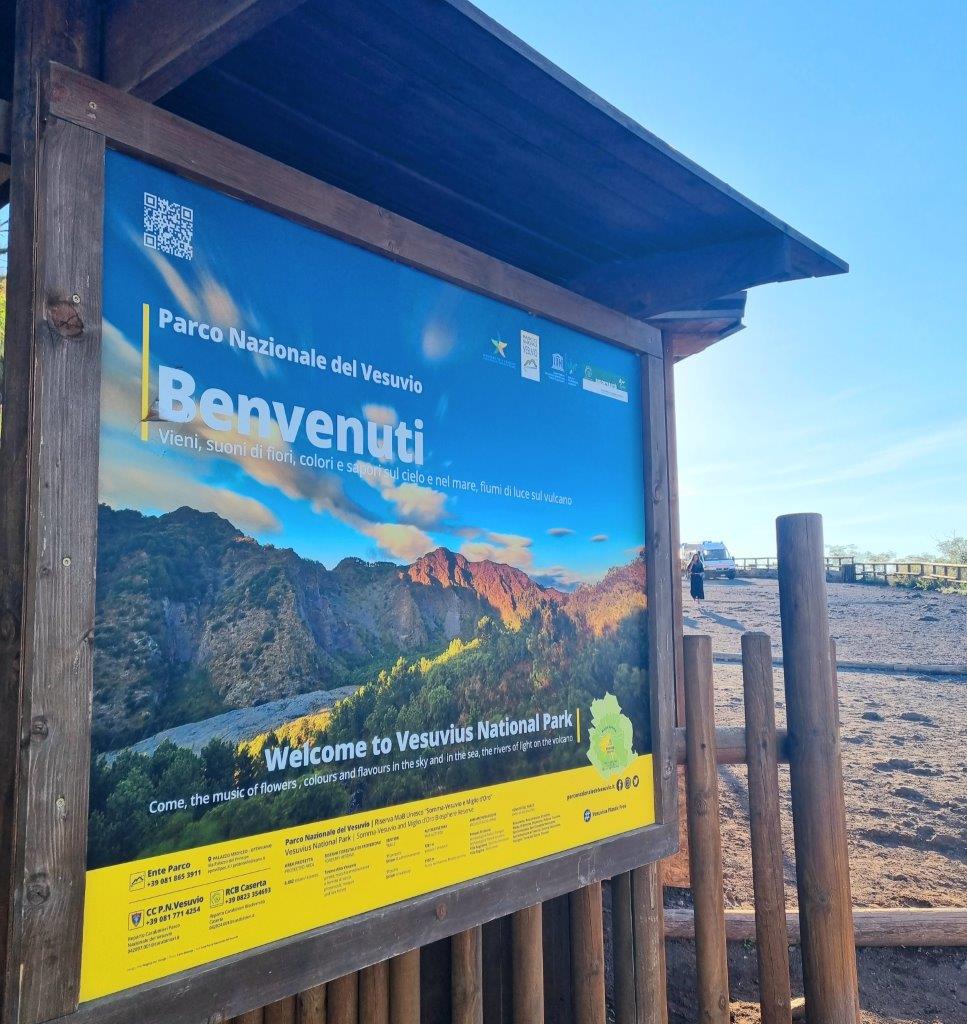 Acceso al Parque Nacional del Vesubio desde la zona de aparcamiento
